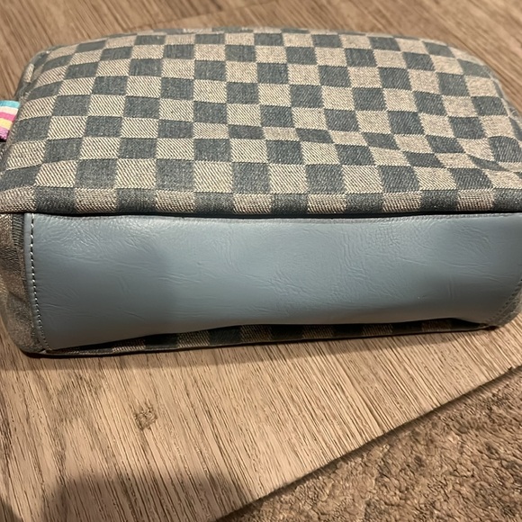 Cute Jean “love patch” makeup bag - Picture 8 of 8